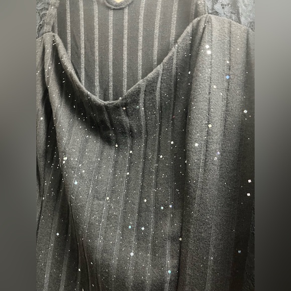 SHEIN Top - Picture 3 of 7